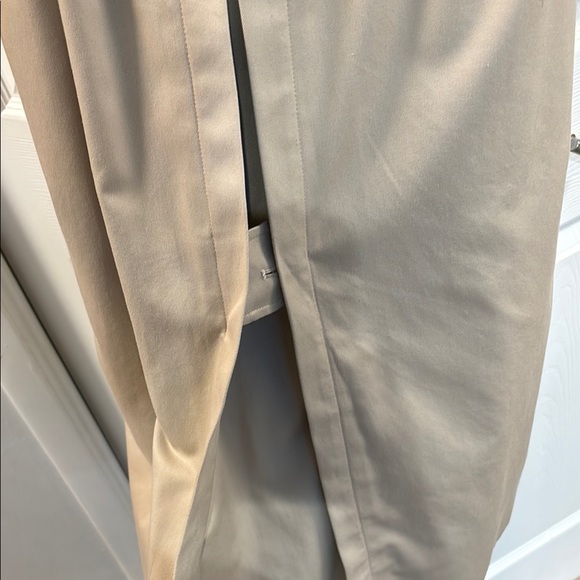 Burberry Vintage Beige Trench Coat for Women - Picture 6 of 10